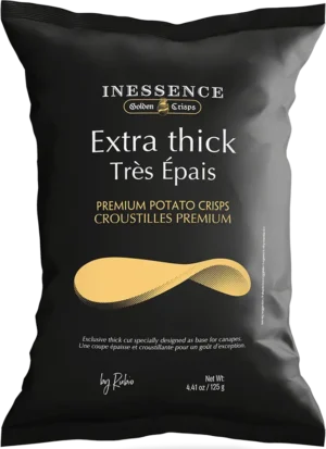 Schwarze Chipstüte mit der Aufschrift „Extra thick – Premium Potato Crisps“ von Inessence by Rubio